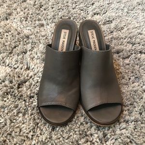 STEVE MADDEN GRAY CHUNKY HEEL MULES